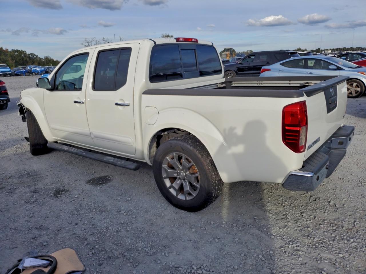 2019 NISSAN FRONTIER S photo 2
