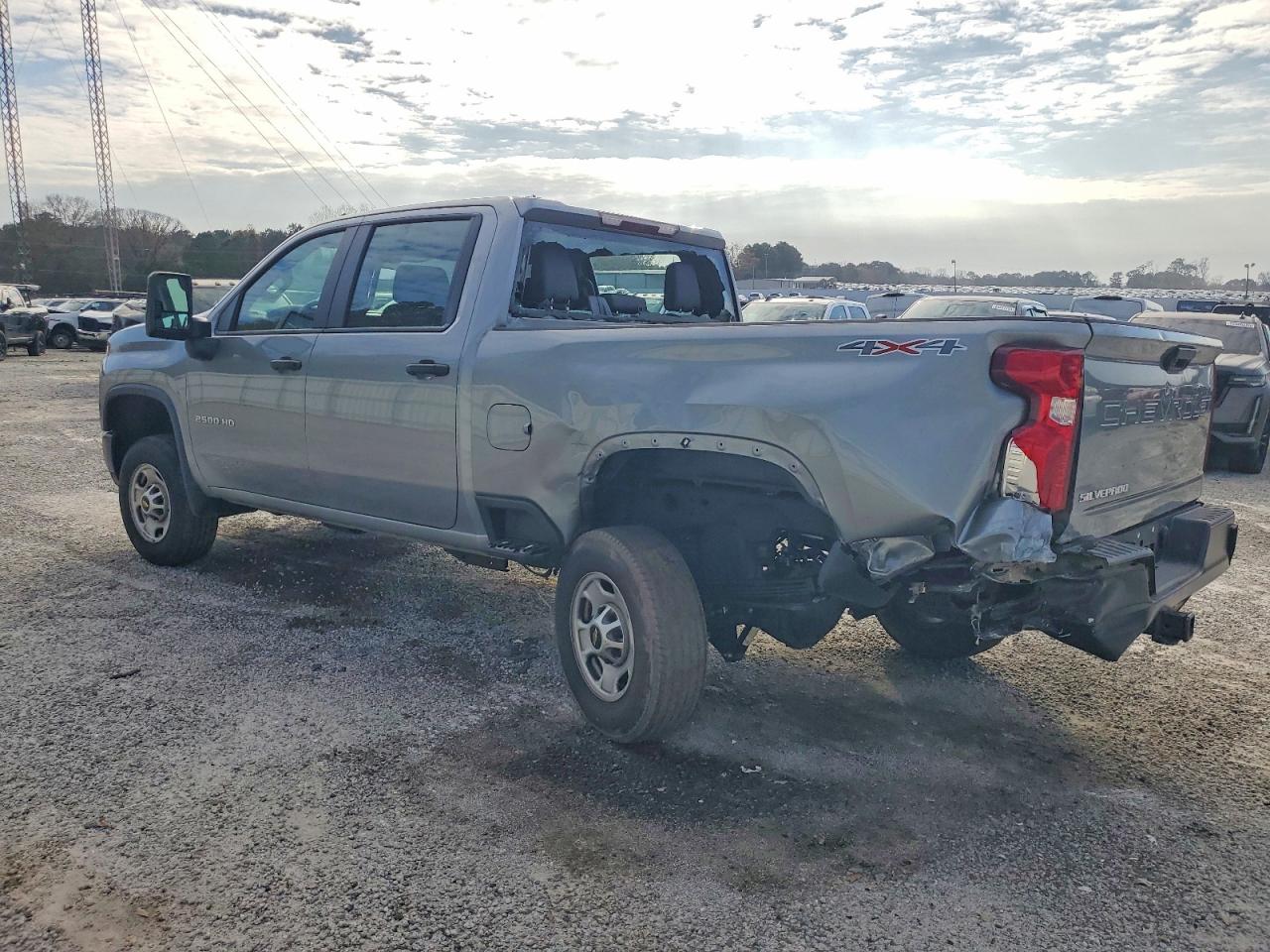 2025 CHEVROLET SILVERADO K2500 HEAVY DUTY photo 3
