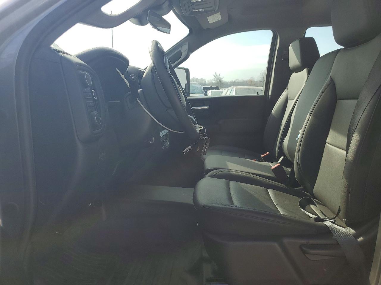 2025 CHEVROLET SILVERADO K2500 HEAVY DUTY photo 13