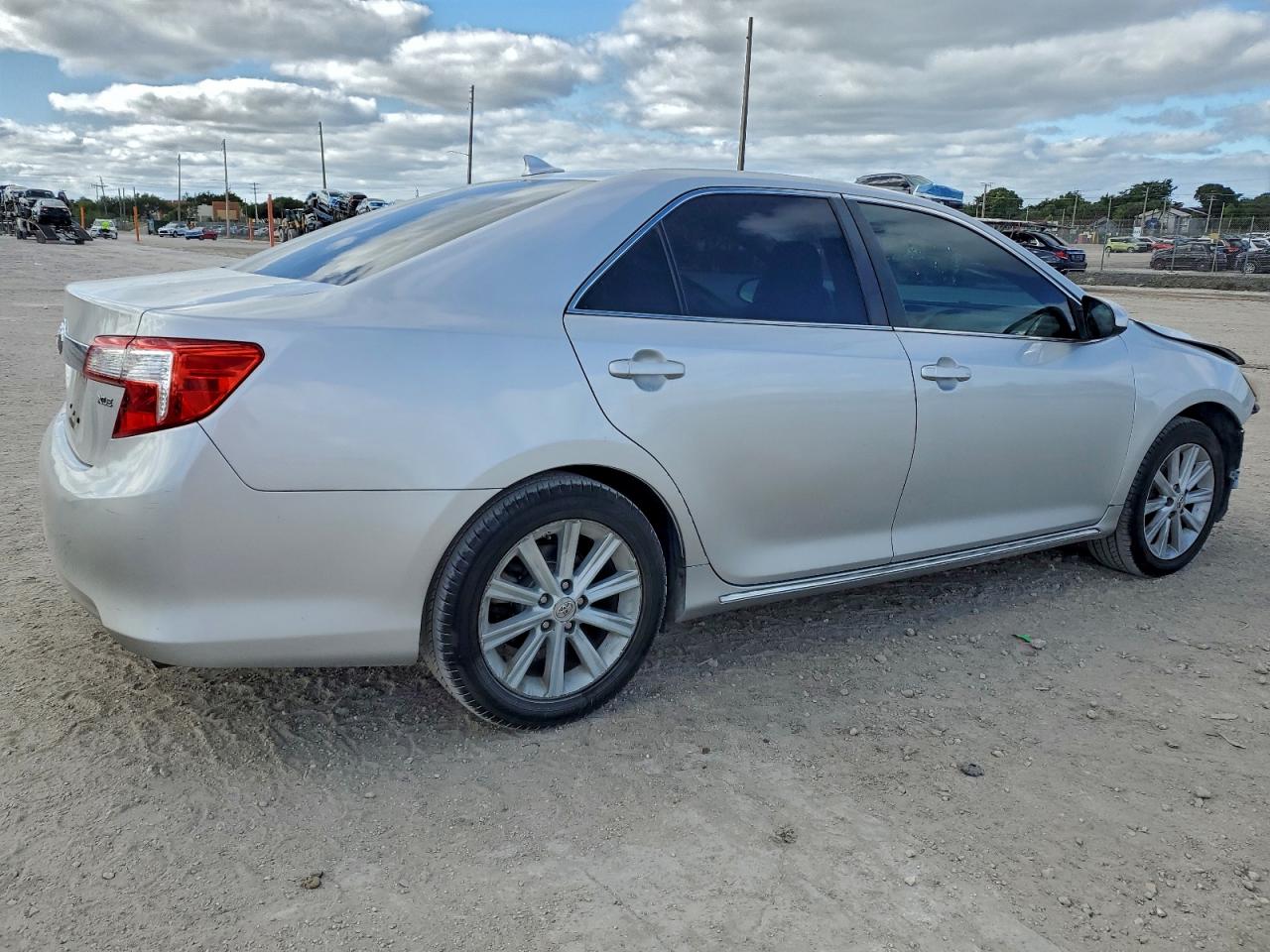 2013 TOYOTA CAMRY L photo 3