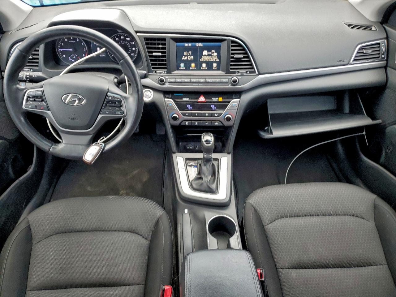 2017 HYUNDAI ELANTRA SE photo 8