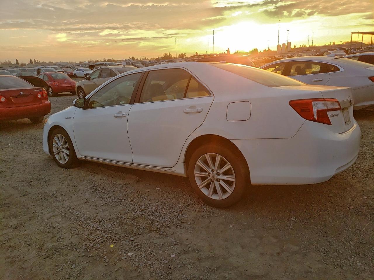 2012 TOYOTA CAMRY HYBRID photo 2