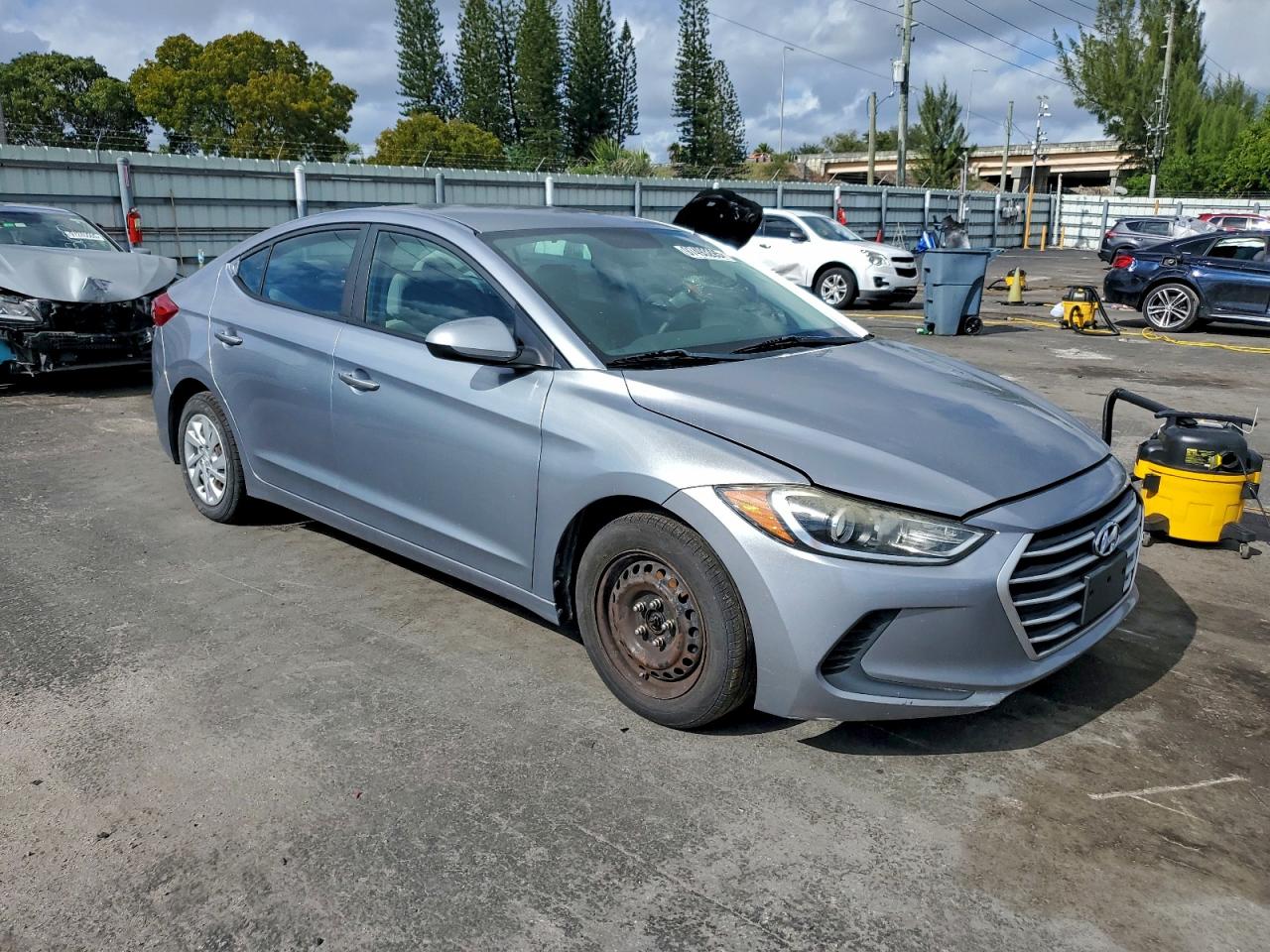 2017 HYUNDAI ELANTRA SE photo 4