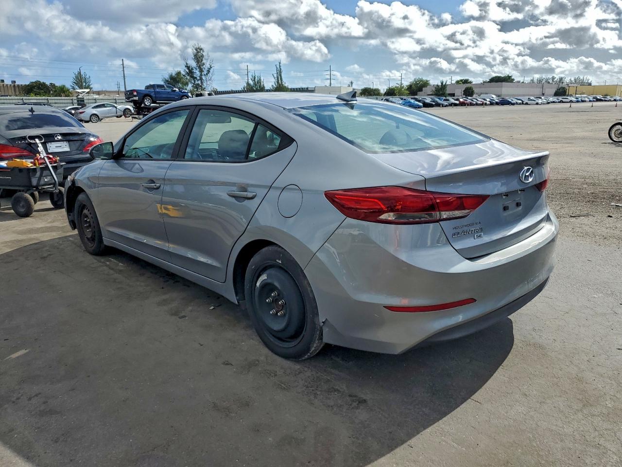 2017 HYUNDAI ELANTRA SE photo 2