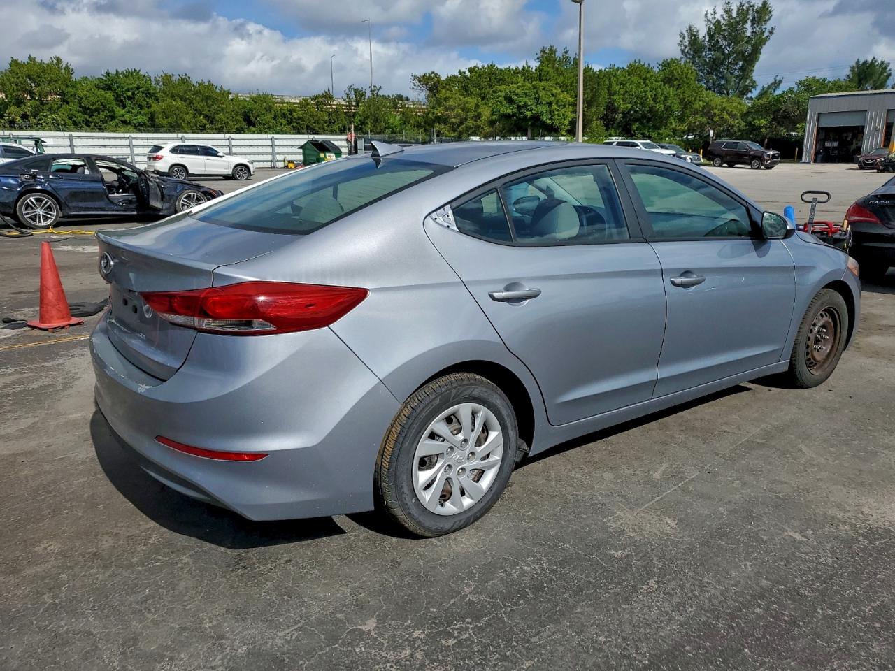 2017 HYUNDAI ELANTRA SE photo 3
