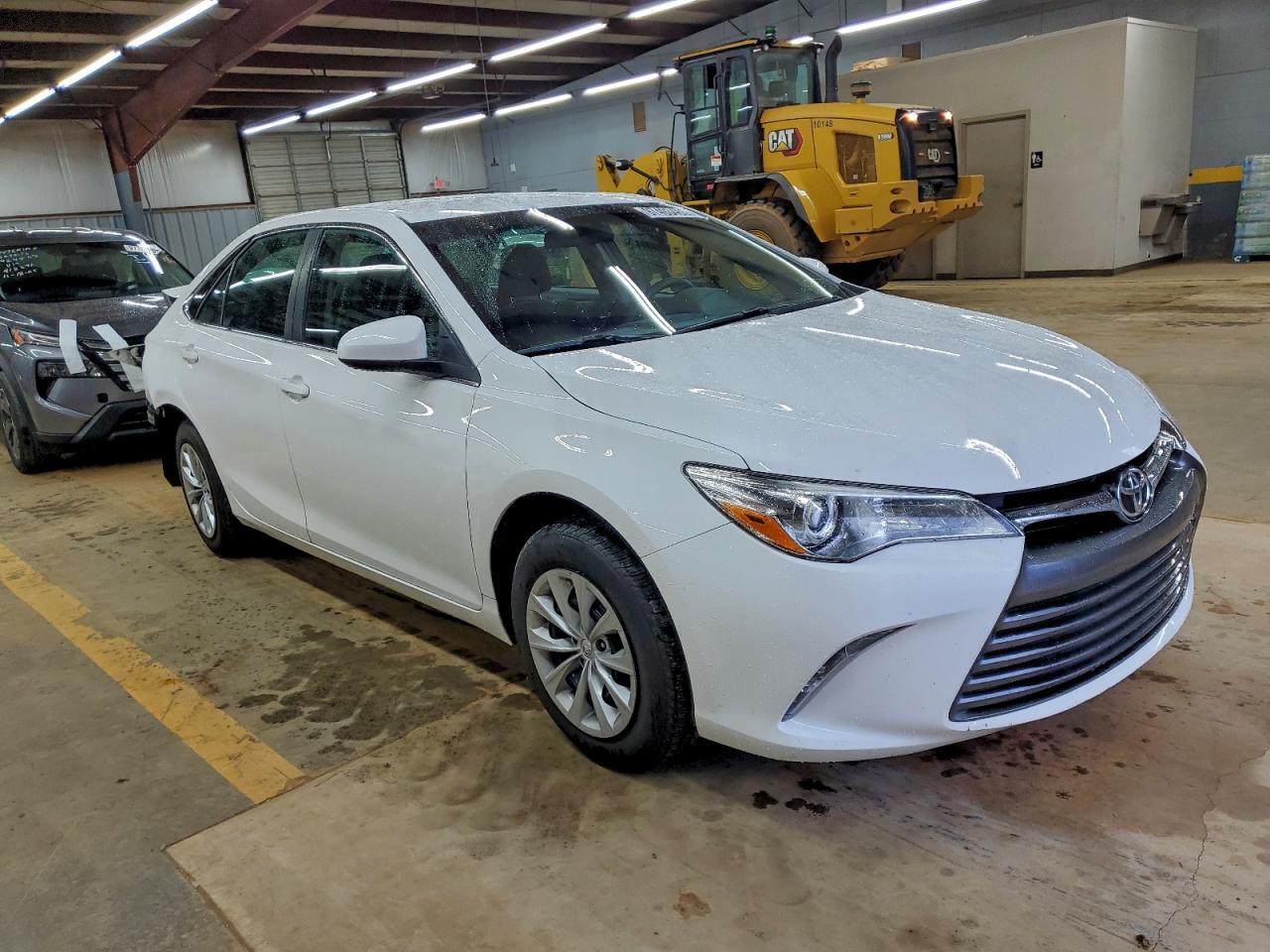 2017 TOYOTA CAMRY LE photo 4