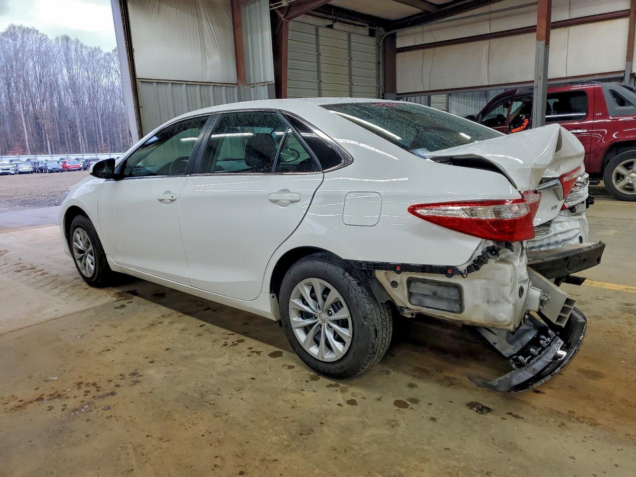2017 TOYOTA CAMRY LE photo 2