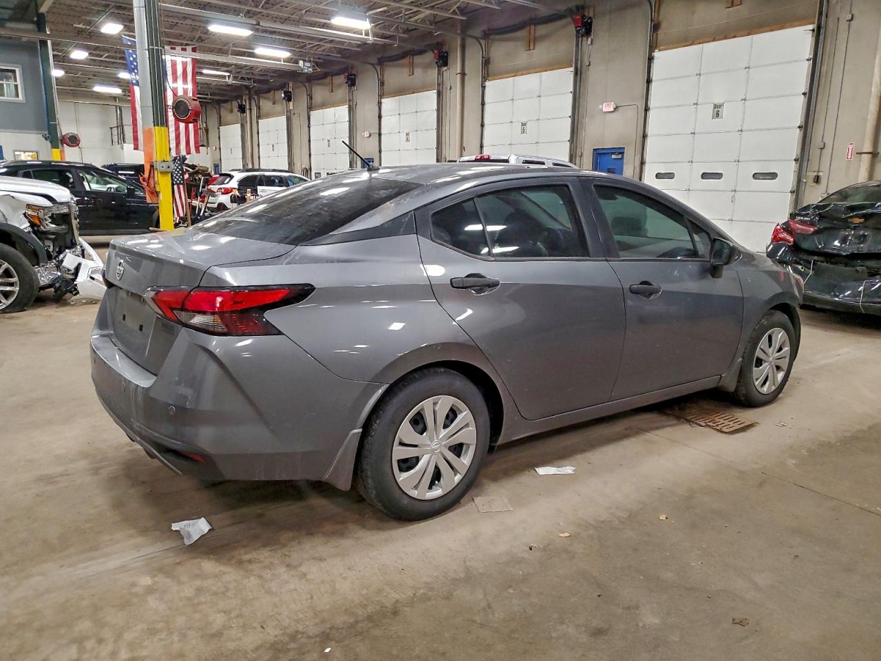 2020 NISSAN VERSA S photo 3