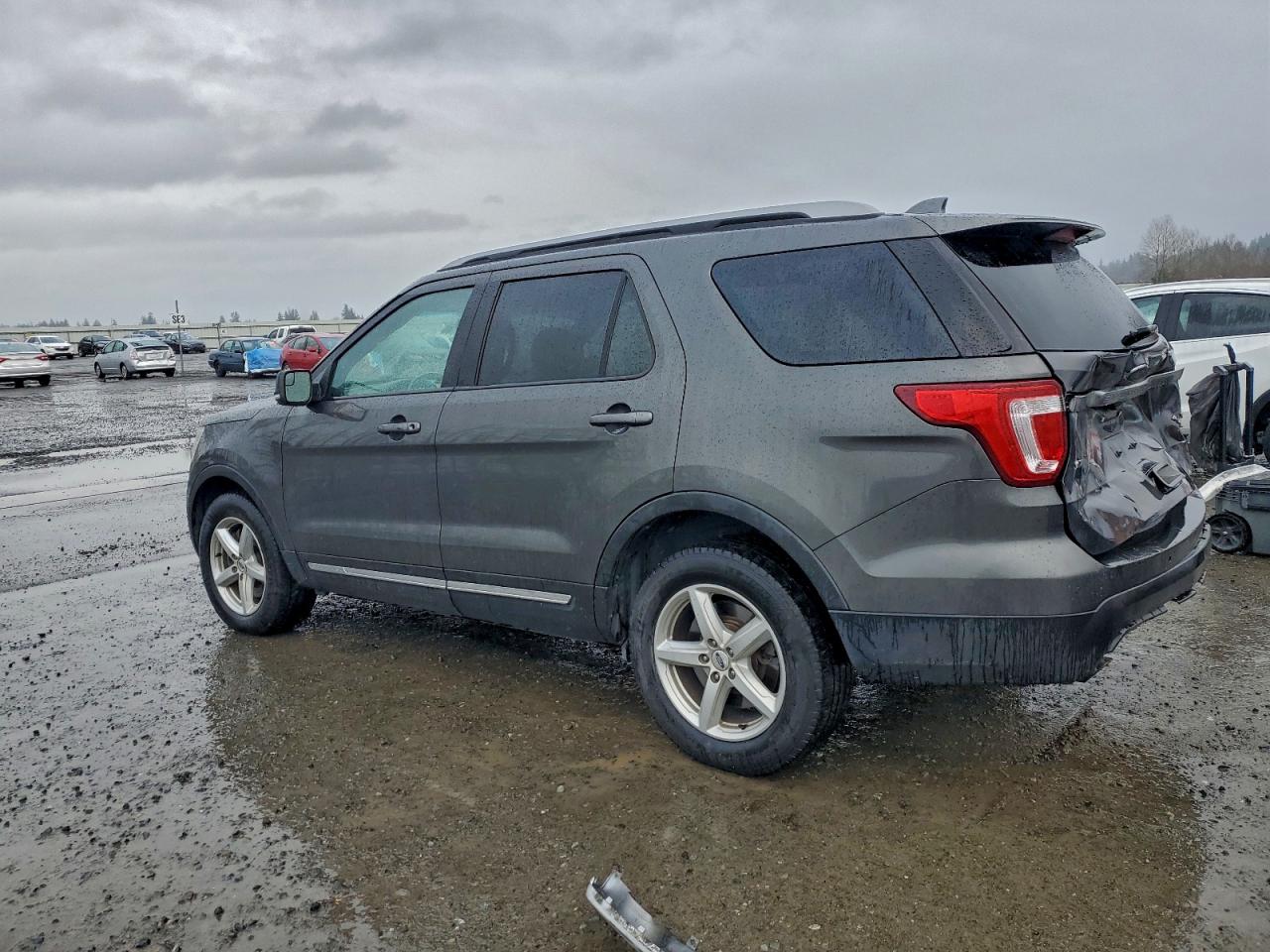 2017 FORD EXPLORER XLT photo 2