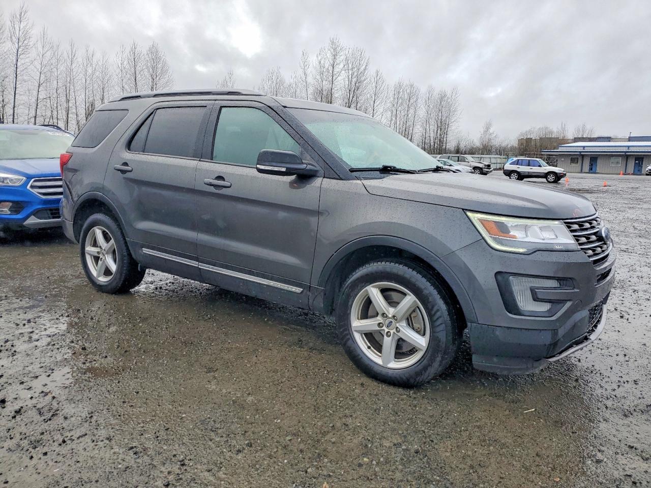 2017 FORD EXPLORER XLT photo 4