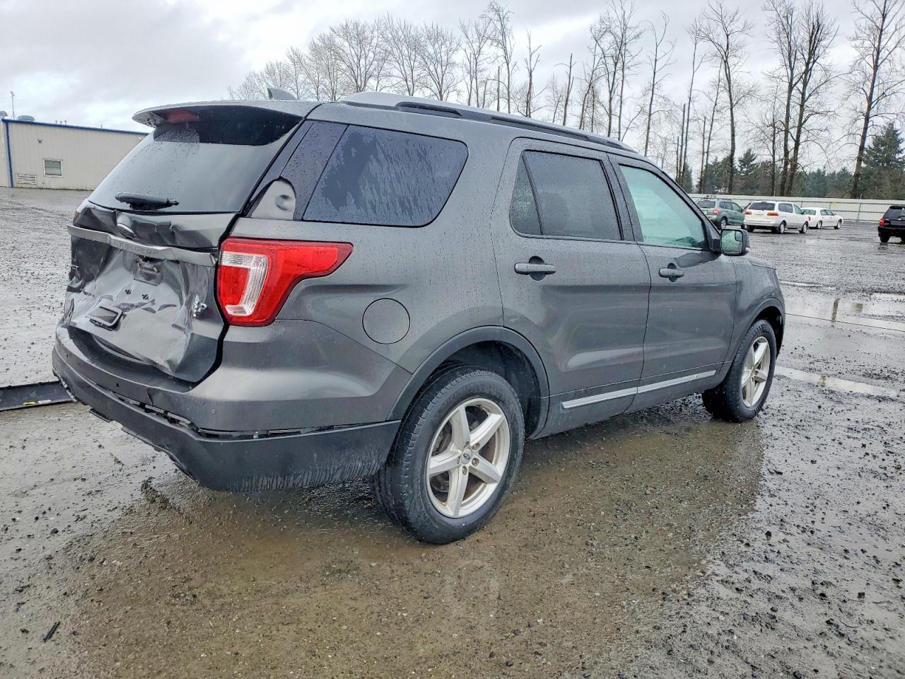 2017 FORD EXPLORER XLT photo 3