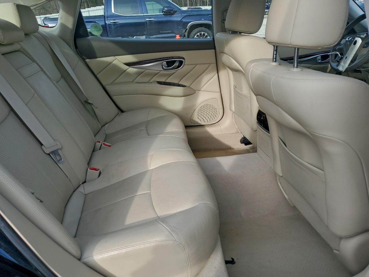 2015 INFINITI Q70L 3.7 photo 19