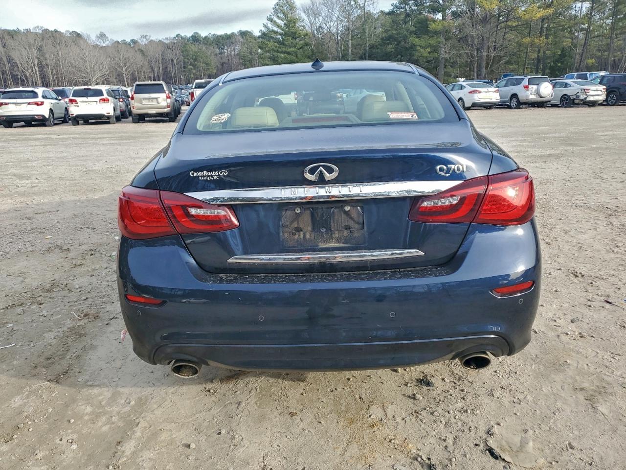 2015 INFINITI Q70L 3.7 photo 11