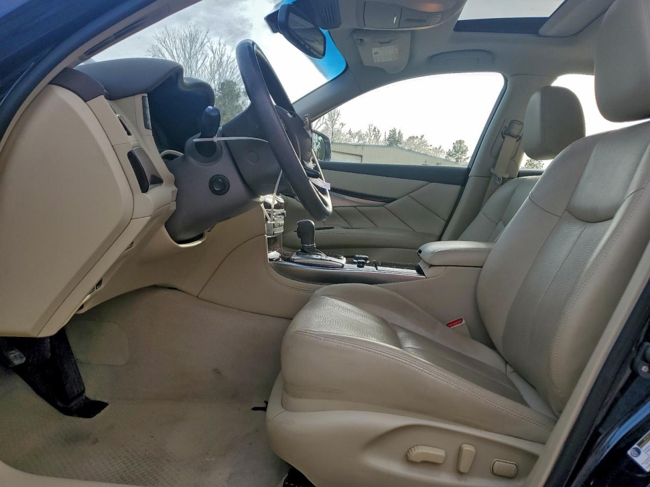 2015 INFINITI Q70L 3.7 photo 13