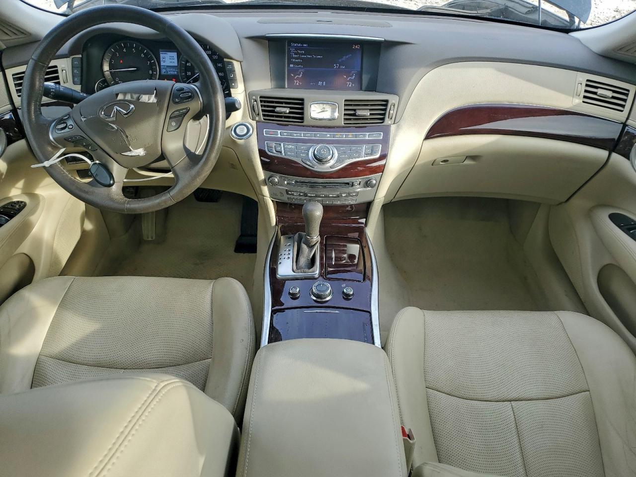 2015 INFINITI Q70L 3.7 photo 15