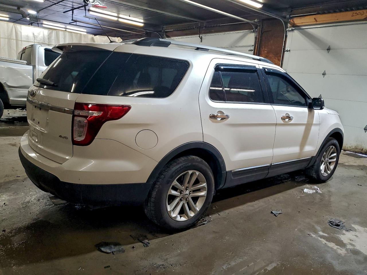 2014 FORD EXPLORER XLT photo 3