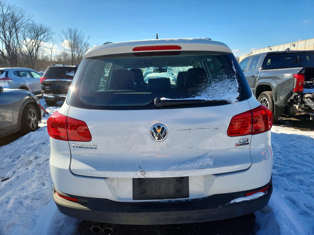 2016 VOLKSWAGEN TIGUAN S photo 6