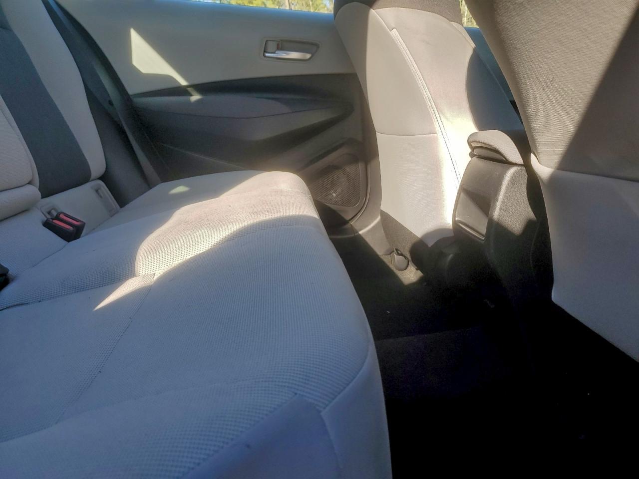 2020 TOYOTA COROLLA LE photo 10