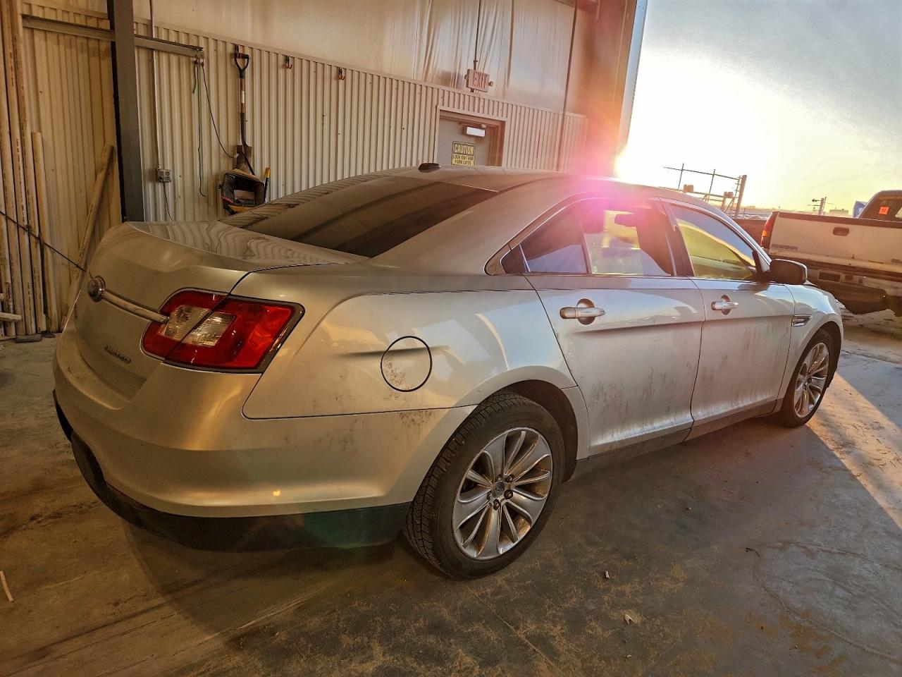 2010 FORD TAURUS LIMITED photo 3