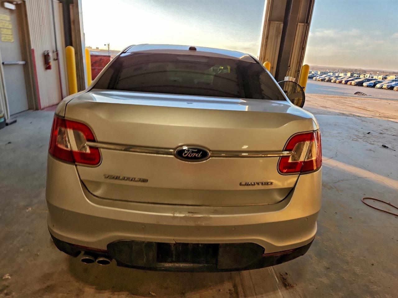 2010 FORD TAURUS LIMITED photo 6