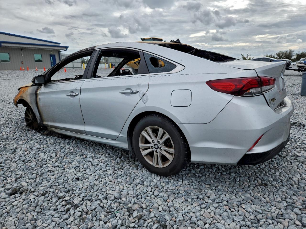 2018 HYUNDAI SONATA SE photo 2