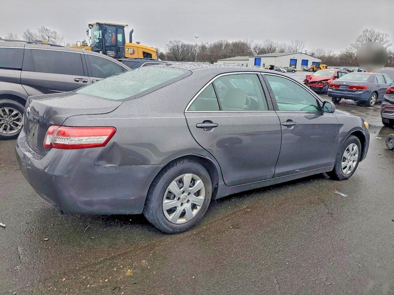 2010 TOYOTA CAMRY BASE photo 3