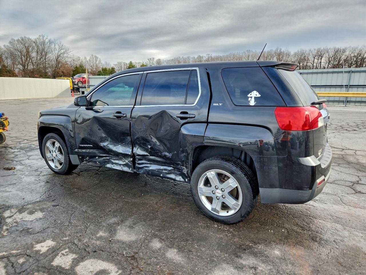 2013 GMC TERRAIN SLT photo 2