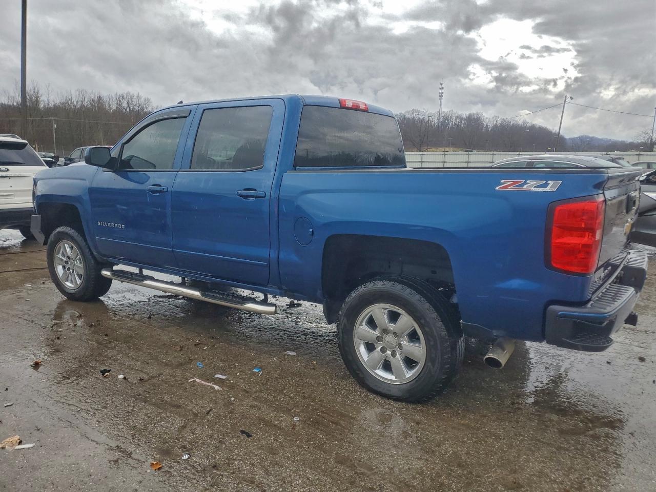 2017 CHEVROLET SILVERADO K1500 LT photo 2