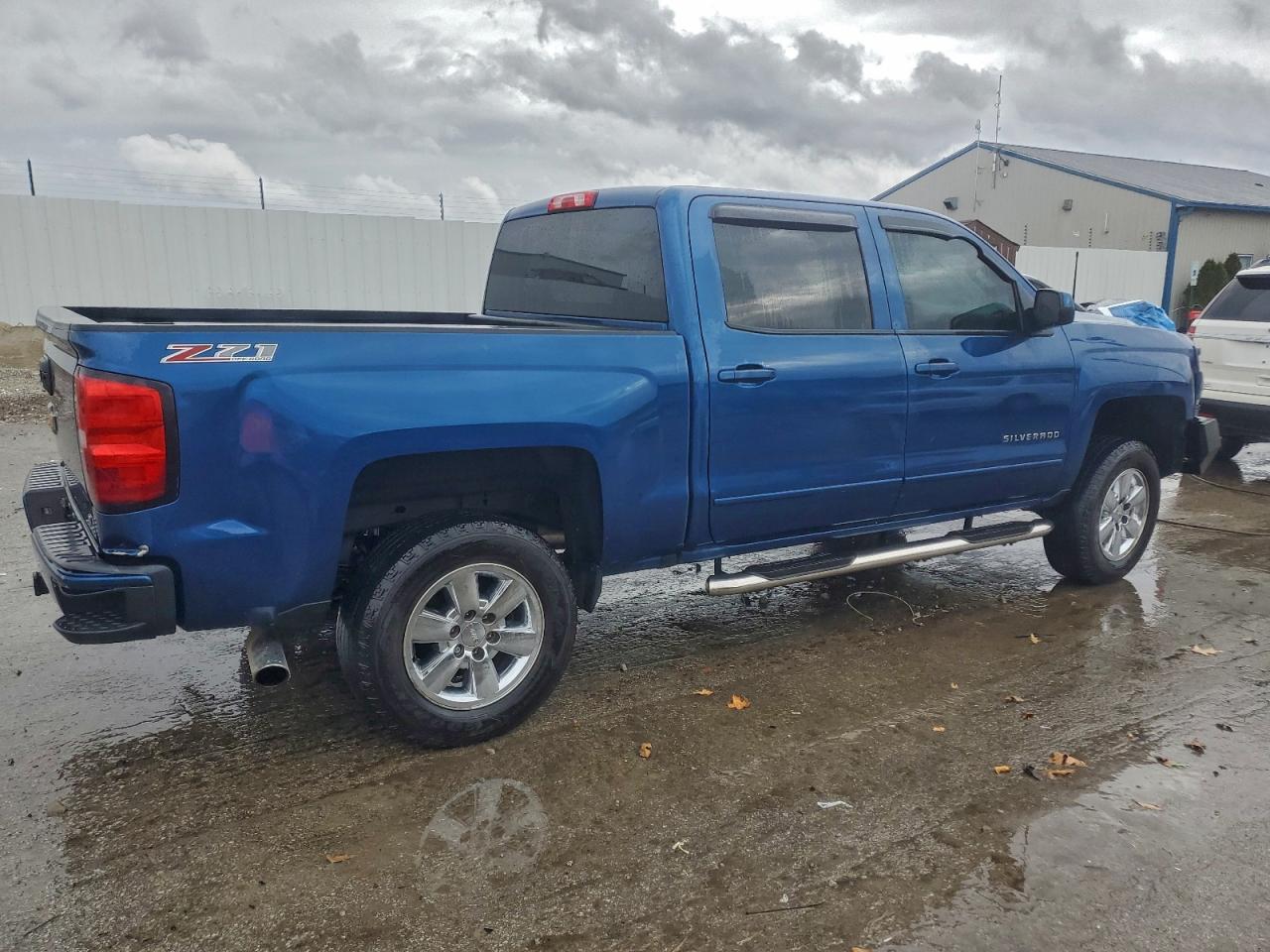 2017 CHEVROLET SILVERADO K1500 LT photo 3