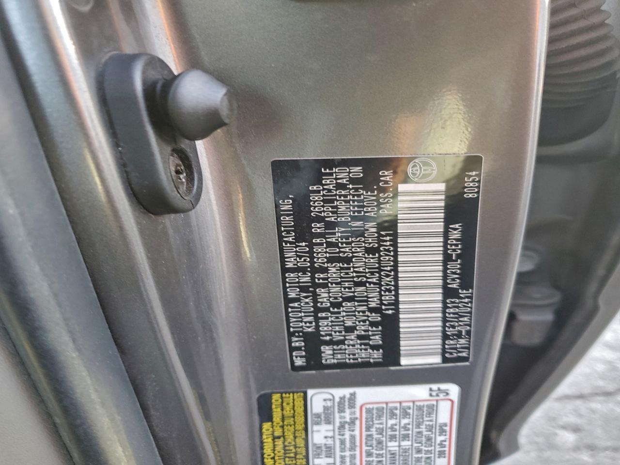 2004 TOYOTA CAMRY LE photo 12
