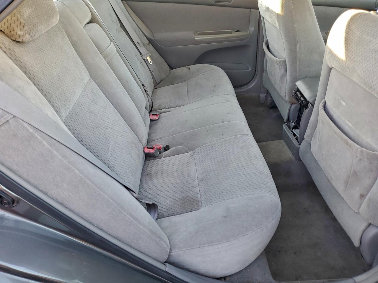 2004 TOYOTA CAMRY LE photo 10