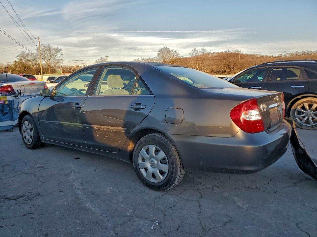 2004 TOYOTA CAMRY LE photo 2
