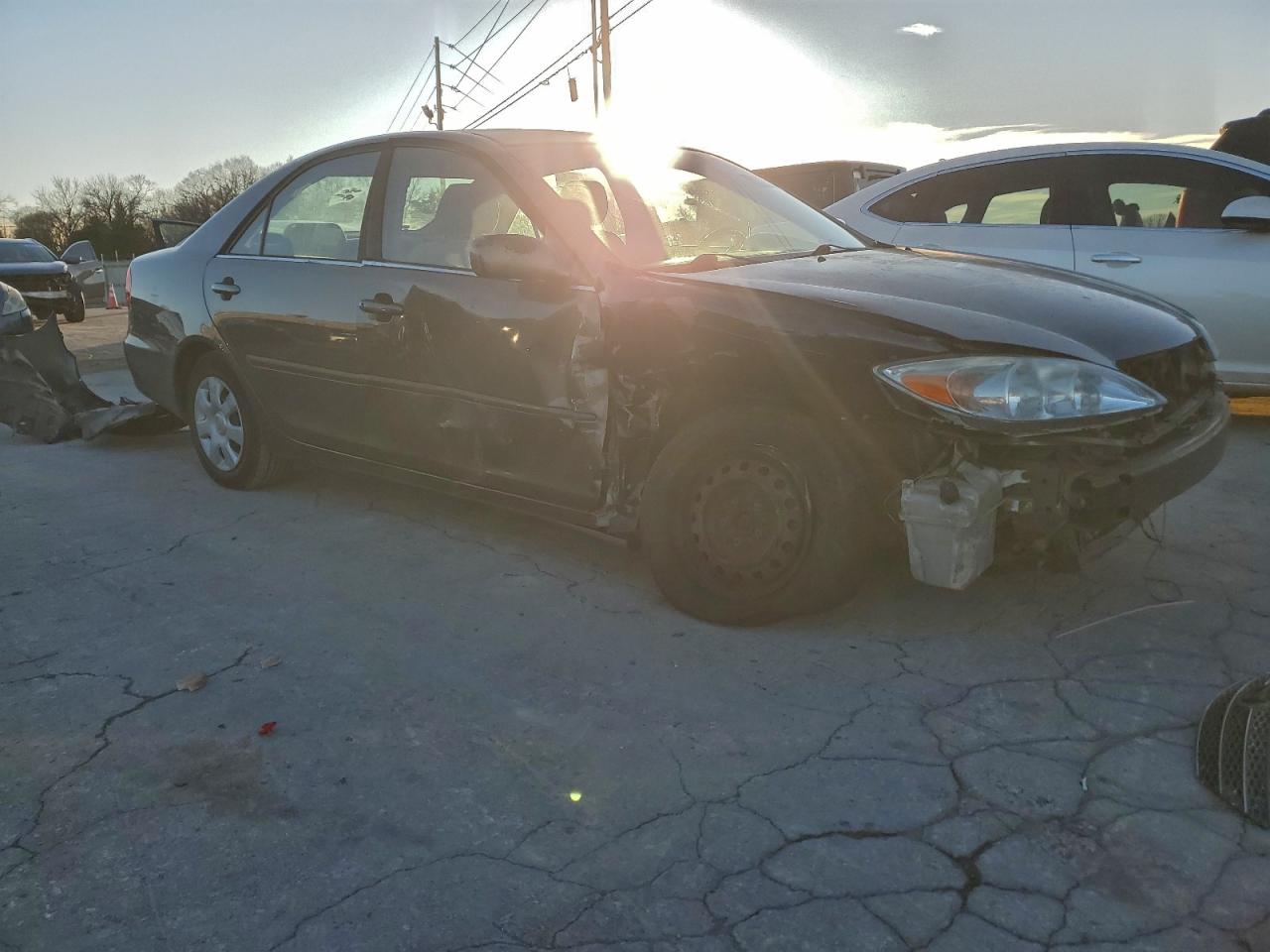 2004 TOYOTA CAMRY LE photo 4