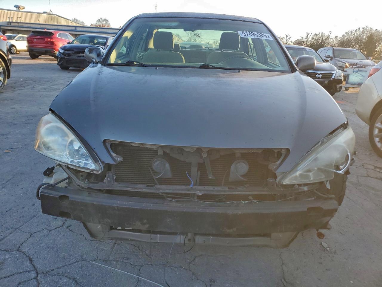 2004 TOYOTA CAMRY LE photo 5