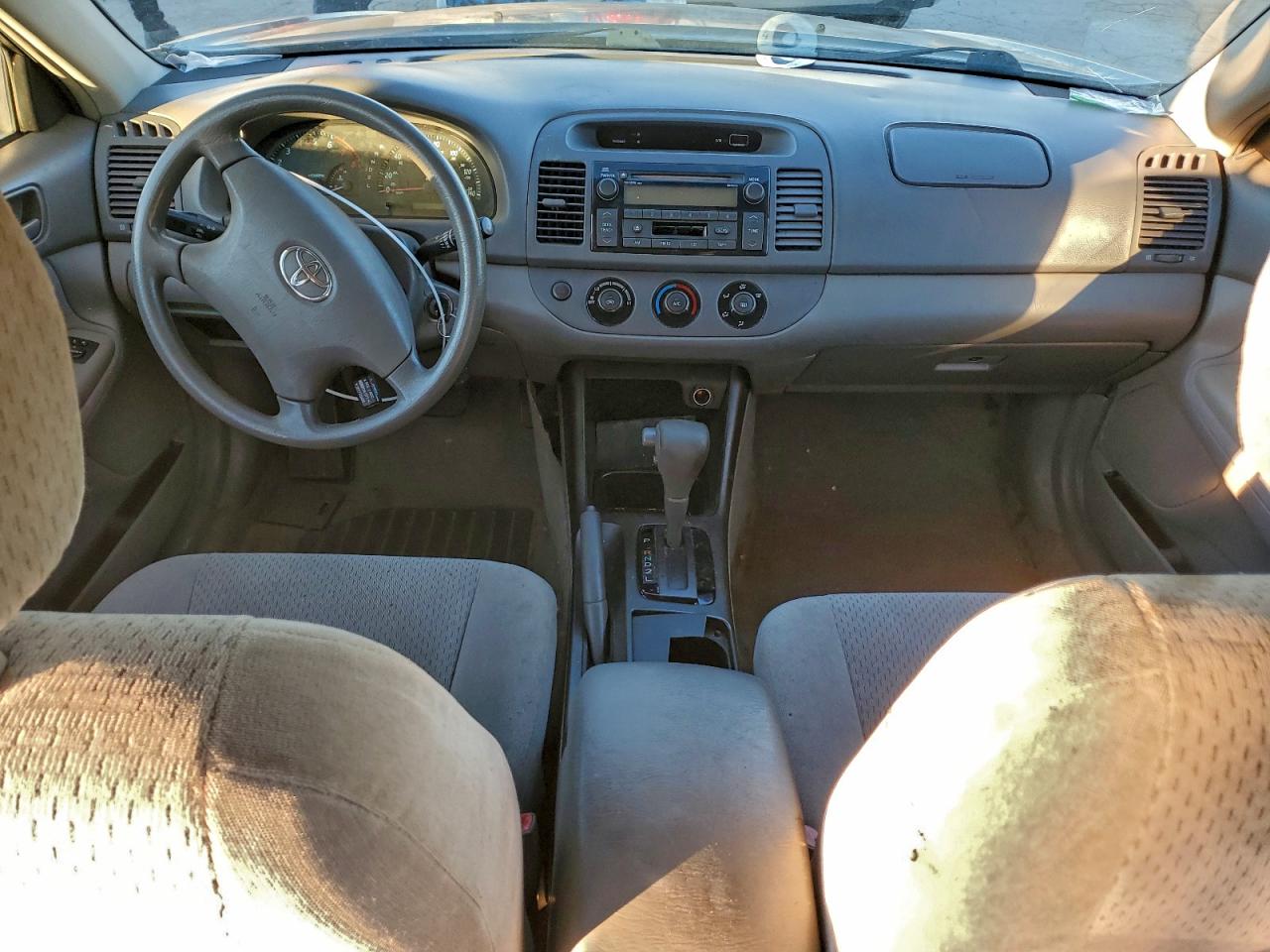2004 TOYOTA CAMRY LE photo 8