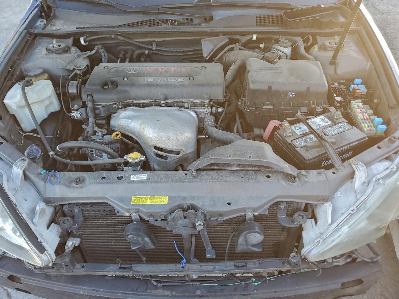 2004 TOYOTA CAMRY LE photo 11