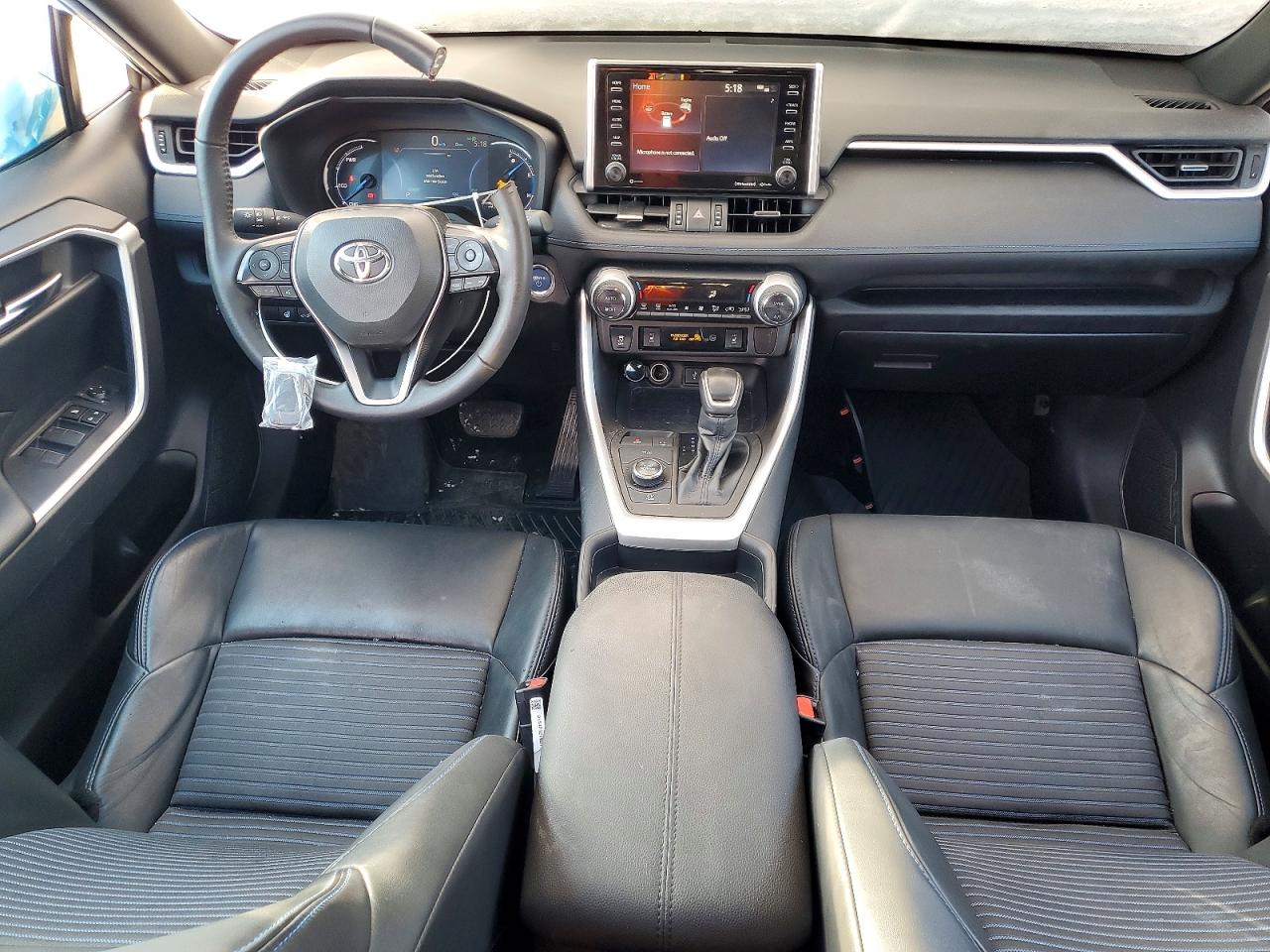 2021 TOYOTA RAV4 XLE photo 8