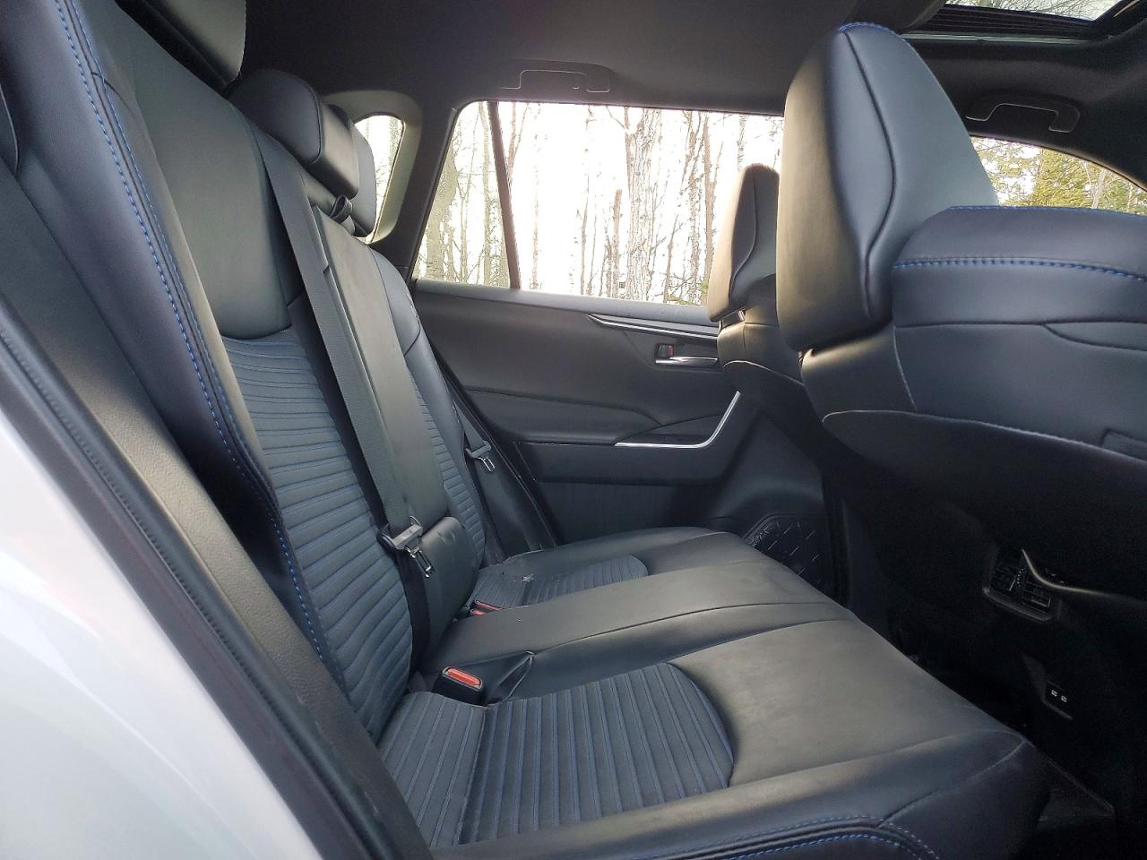 2021 TOYOTA RAV4 XLE photo 11