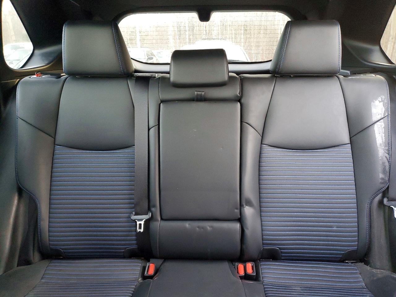 2021 TOYOTA RAV4 XLE photo 10