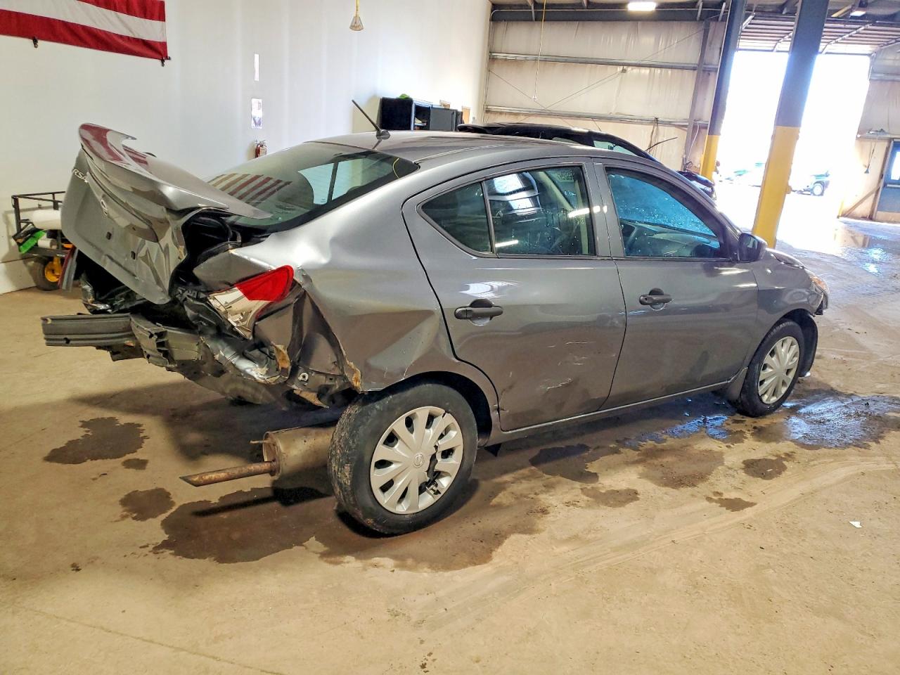 2018 NISSAN VERSA S photo 3