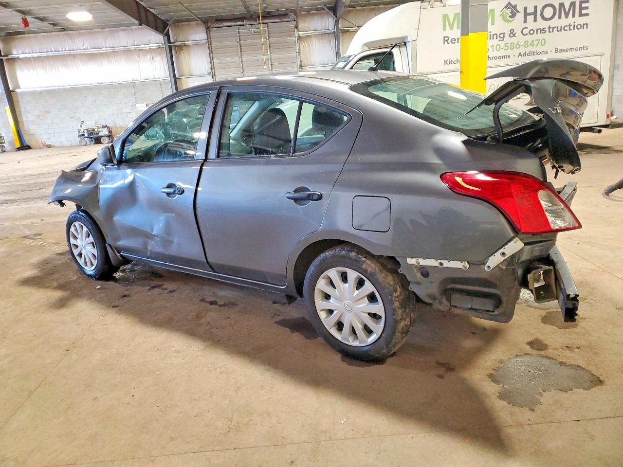 2018 NISSAN VERSA S photo 2