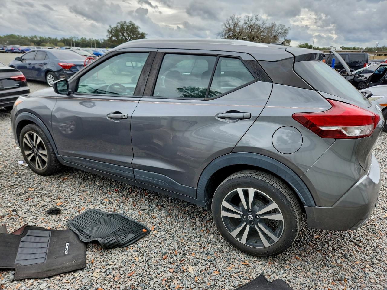 2019 NISSAN KICKS S photo 2