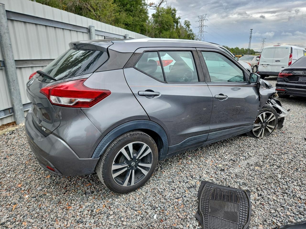2019 NISSAN KICKS S photo 3
