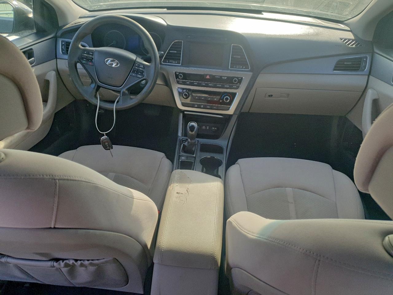 2017 HYUNDAI SONATA SE photo 8