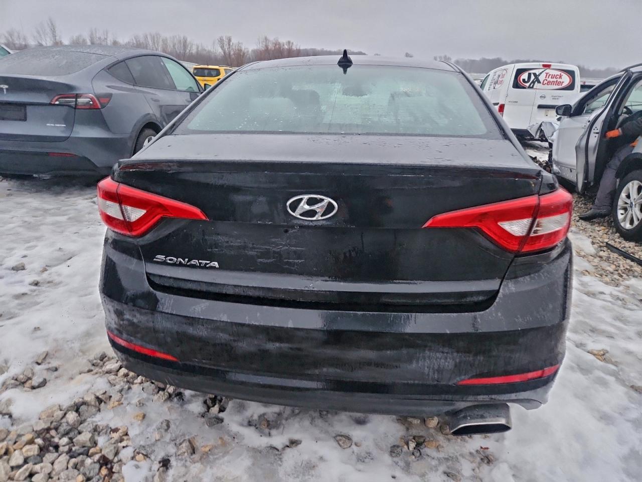 2017 HYUNDAI SONATA SE photo 6