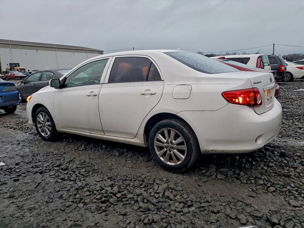 2010 TOYOTA COROLLA BASE photo 3