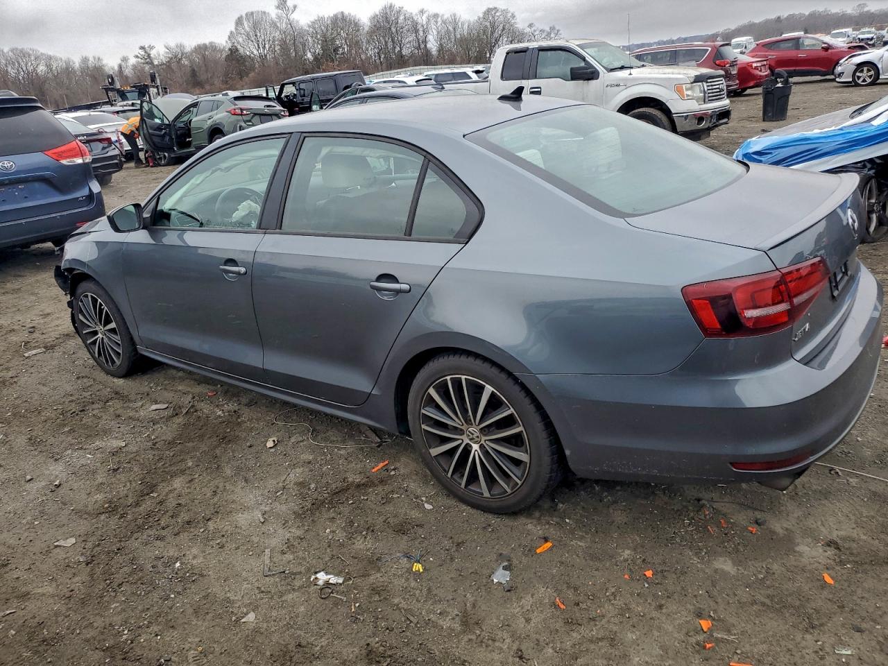 2016 VOLKSWAGEN JETTA SPORT photo 2