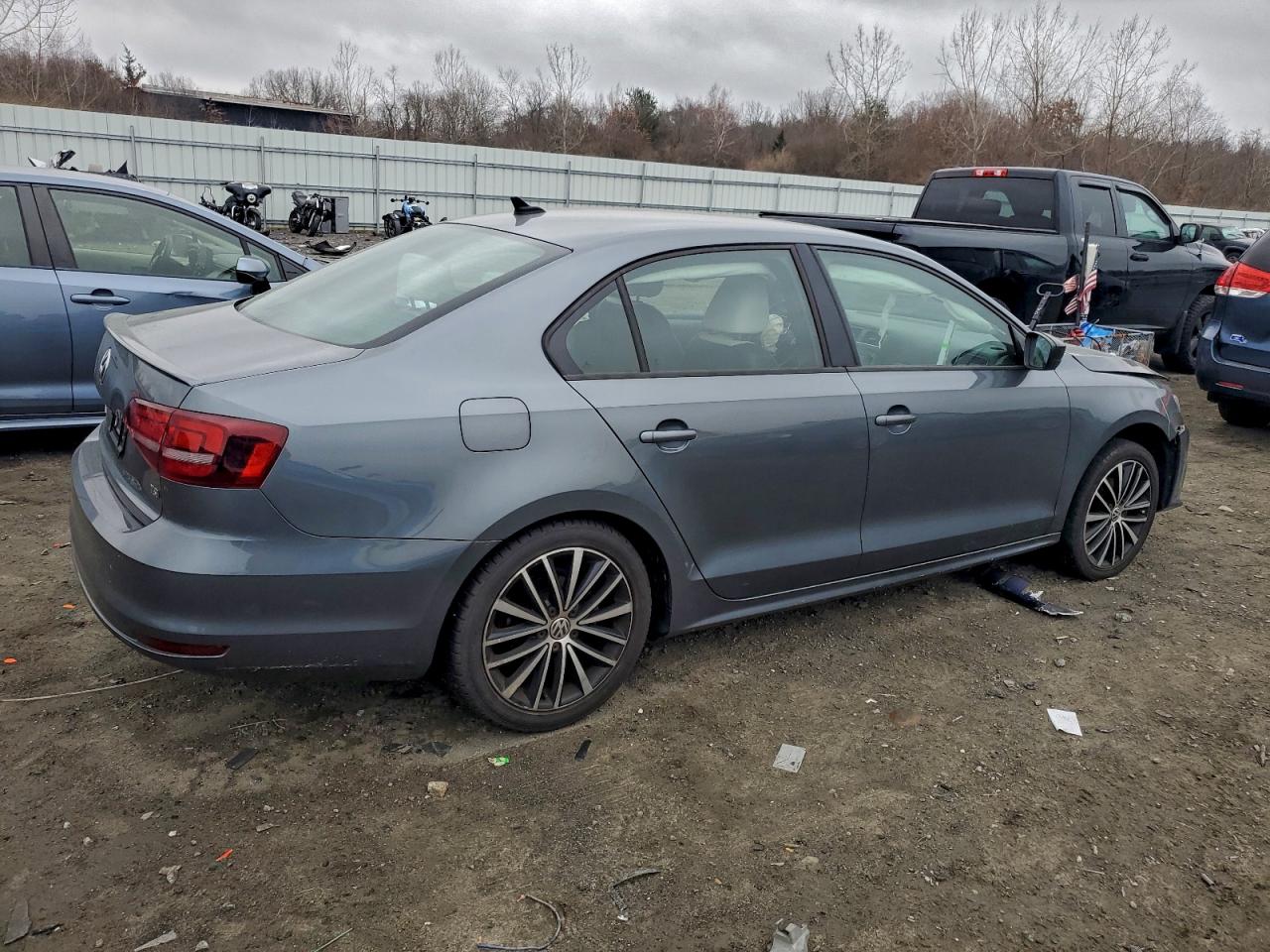 2016 VOLKSWAGEN JETTA SPORT photo 3