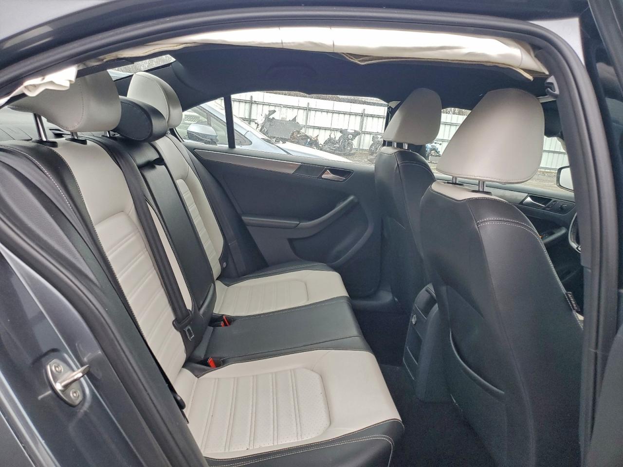 2016 VOLKSWAGEN JETTA SPORT photo 10