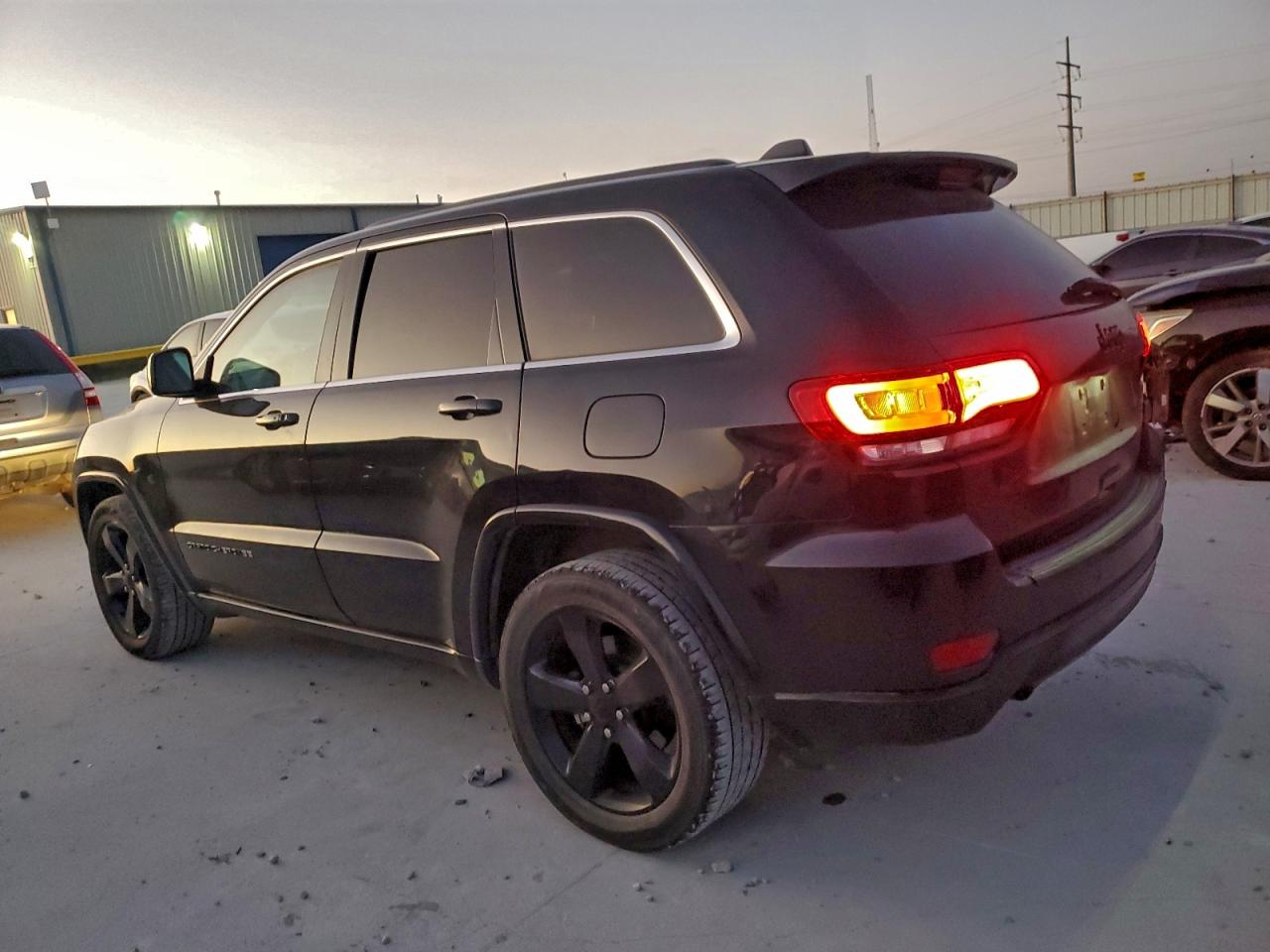 2015 JEEP GRAND CHEROKEE LAREDO photo 2